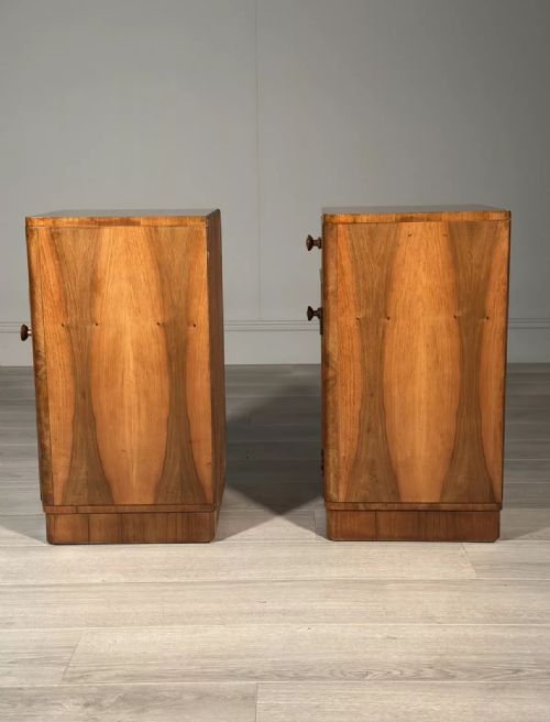 A PAIR OF ART DECO WALNUT BEDSIDE CABINETS - ADDITIONAL PHOTO 4