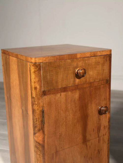 A PAIR OF ART DECO WALNUT BEDSIDE CABINETS - ADDITIONAL PHOTO 8
