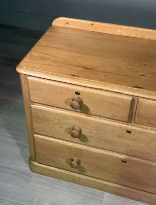 19TH CENTURY PINE CHEST OF DRAWERS - ADDITIONAL PHOTO 2