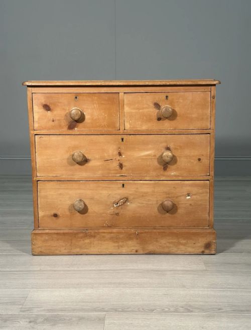 19th century pine chest of drawers - CATEGORY: ANTIQUE CHEST OF DRAWERS - DATED 19TH CENTURY