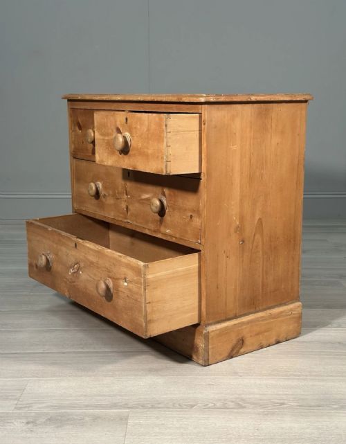 19TH CENTURY PINE CHEST OF DRAWERS - ADDITIONAL PHOTO 4