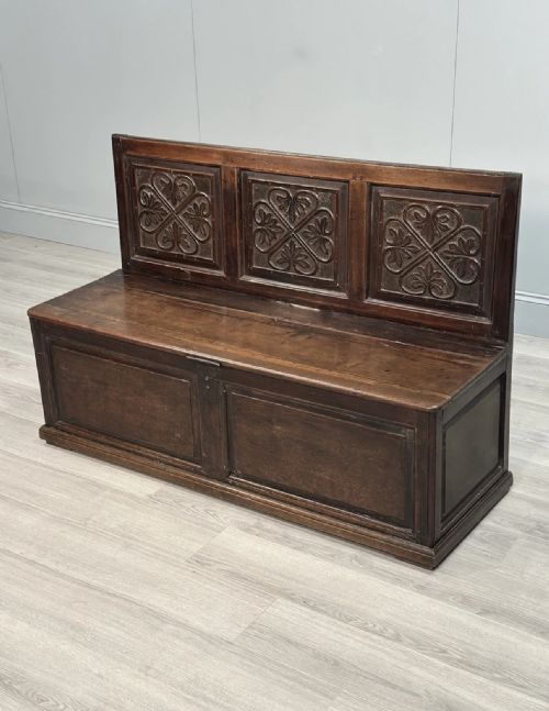 17TH CENTURY OAK SETTLE