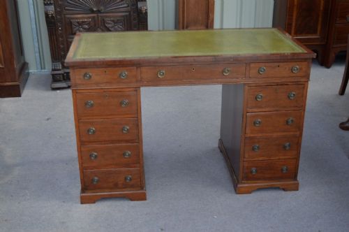 Victorian Mahogany Pedestal Desk