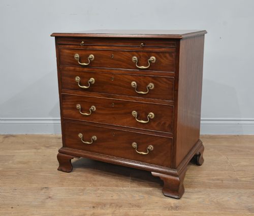 Georgian Mahogany Bachelors Chest of Drawers