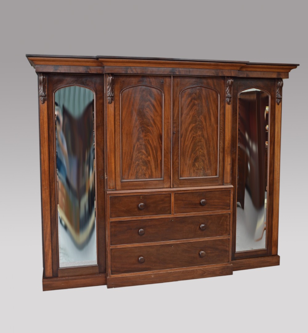 LARGE Antique Victorian 4 door mahogany wardrobe