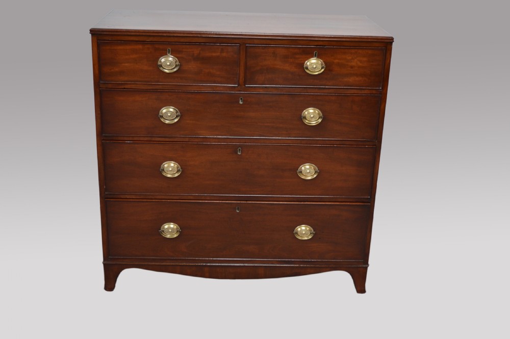 Georgian mahogany chest of drawers