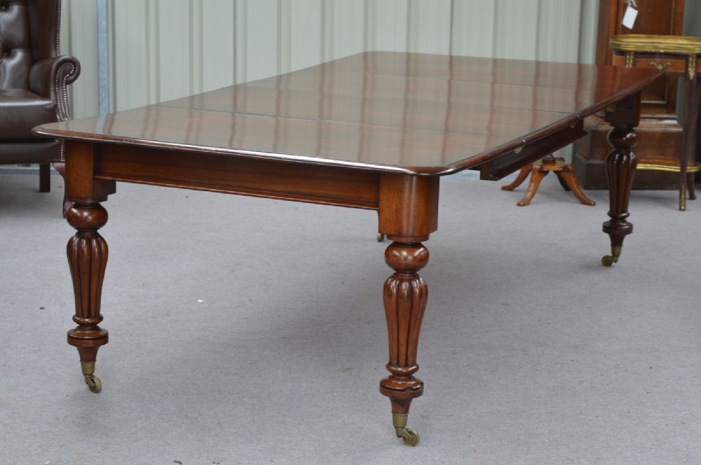 Victorian mahogany two leaf extending dining table seats 10