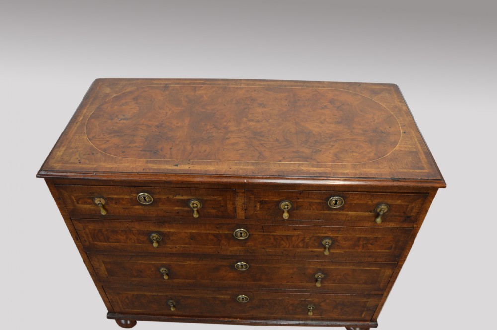 ANTIQUE EARLY 19TH CENTURY WALNUT CHEST OF DRAWERS  View IV