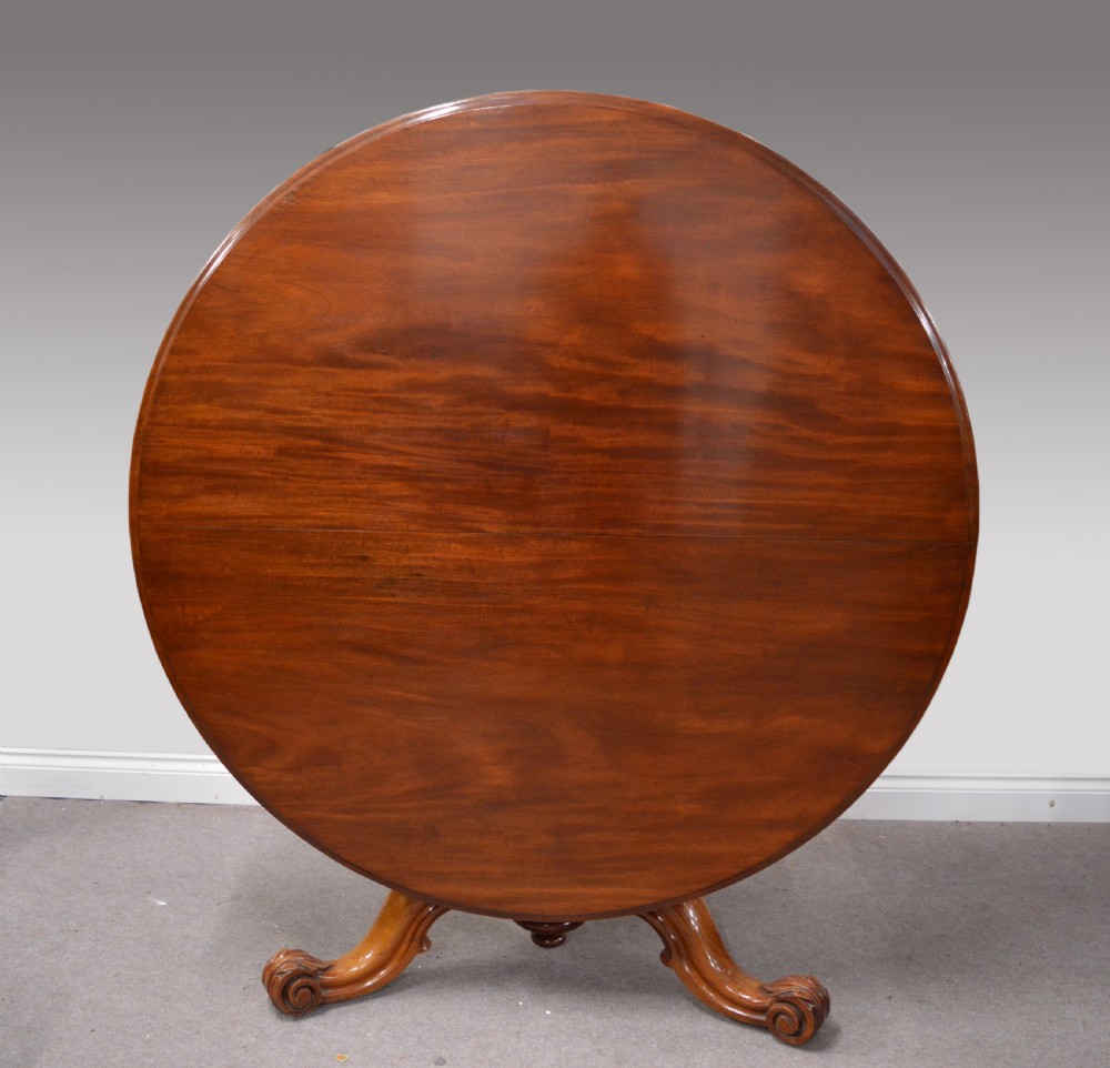 LARGE ROUND CIRCULAR ANTIQUE VICTORIAN DINING TABLE  View III