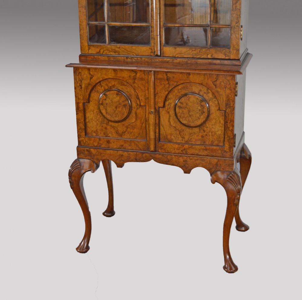 Walnut Queen Anne style cabinet  View IV