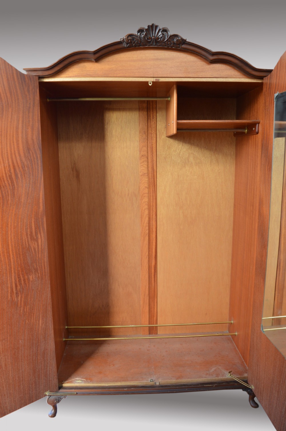 Queen Anne style walnut 4 piece bedroom suite maples & co  View V