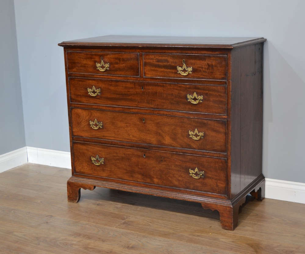 Georgian chest of drawers 