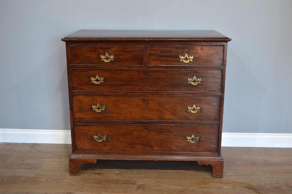 Georgian chest of drawers  View II