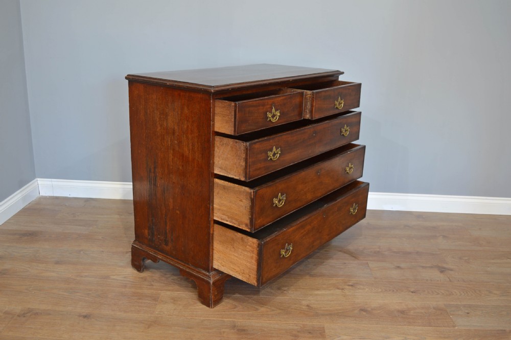 Georgian chest of drawers  View V