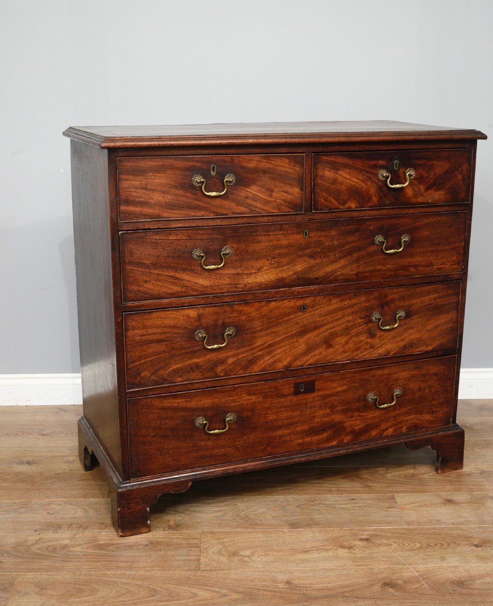 Georgian mahogany chest of drawers 