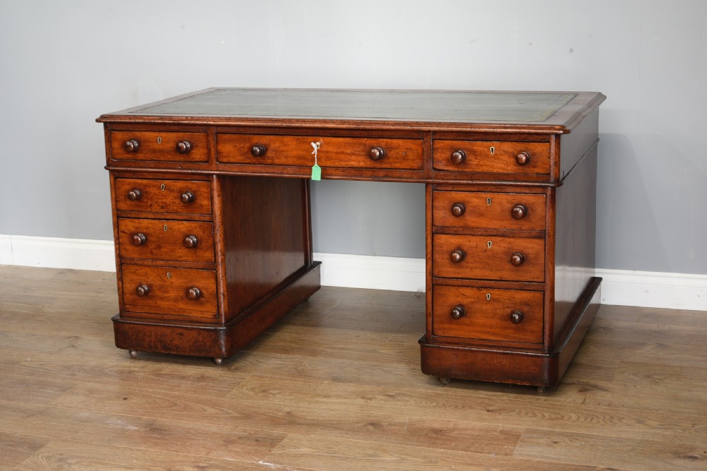 Victorian mahogany pedestal desk 