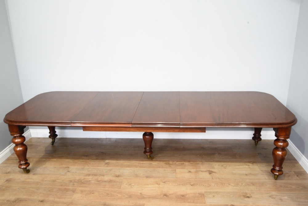 Victorian mahogany three leaf 12 seat dining table 