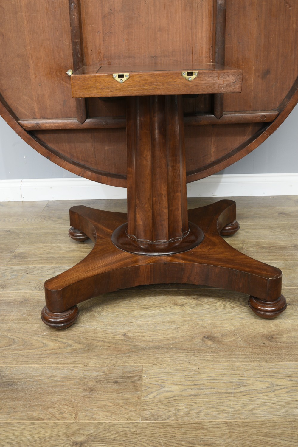 Victorian round mahogany dining table  View V