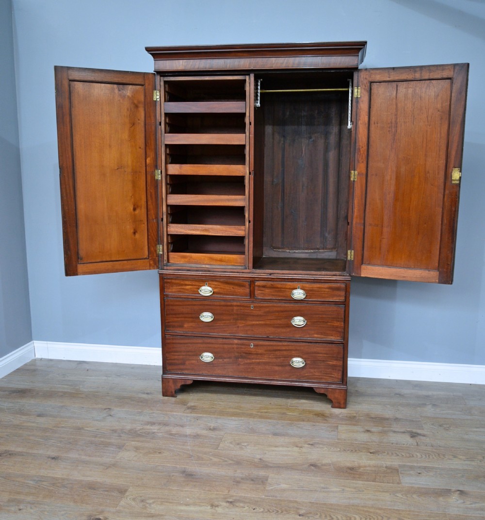 Georgian mahogany linen press  View VIII