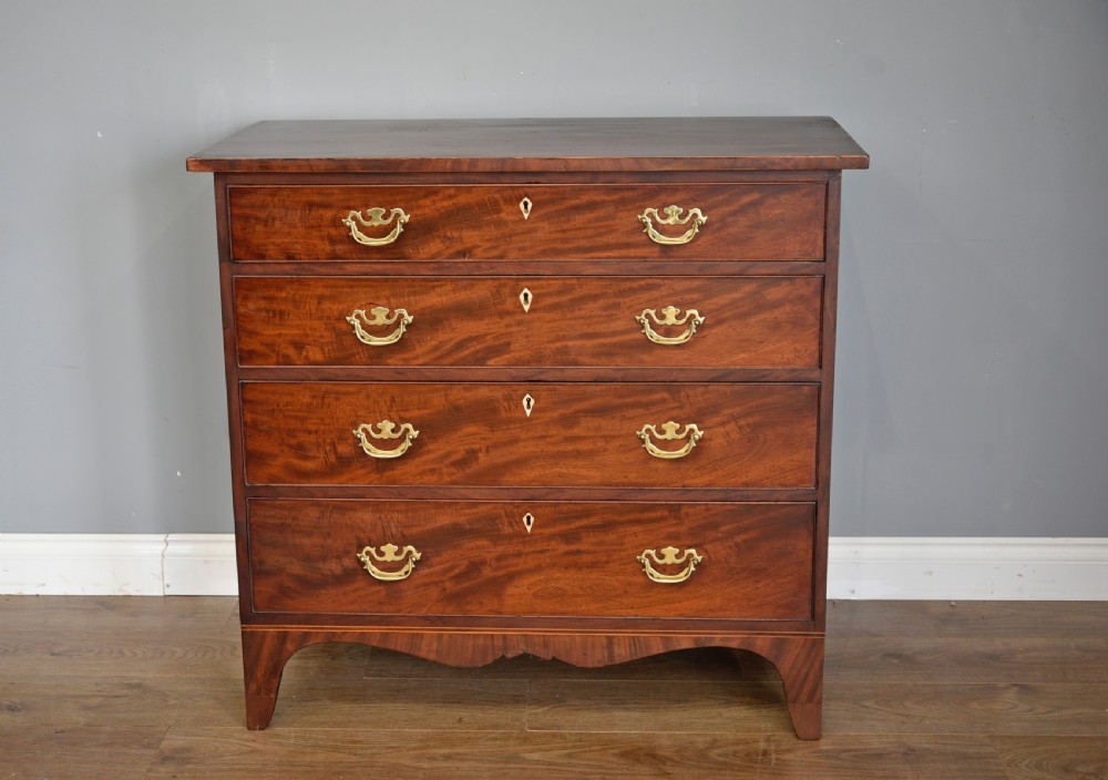 Georgian mahogany chest of drawers 