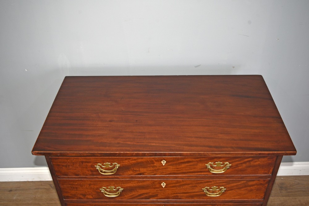 Georgian mahogany chest of drawers  View V