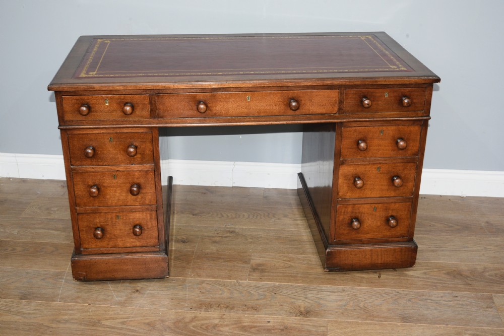 Victorian mahogany pedestal desk 