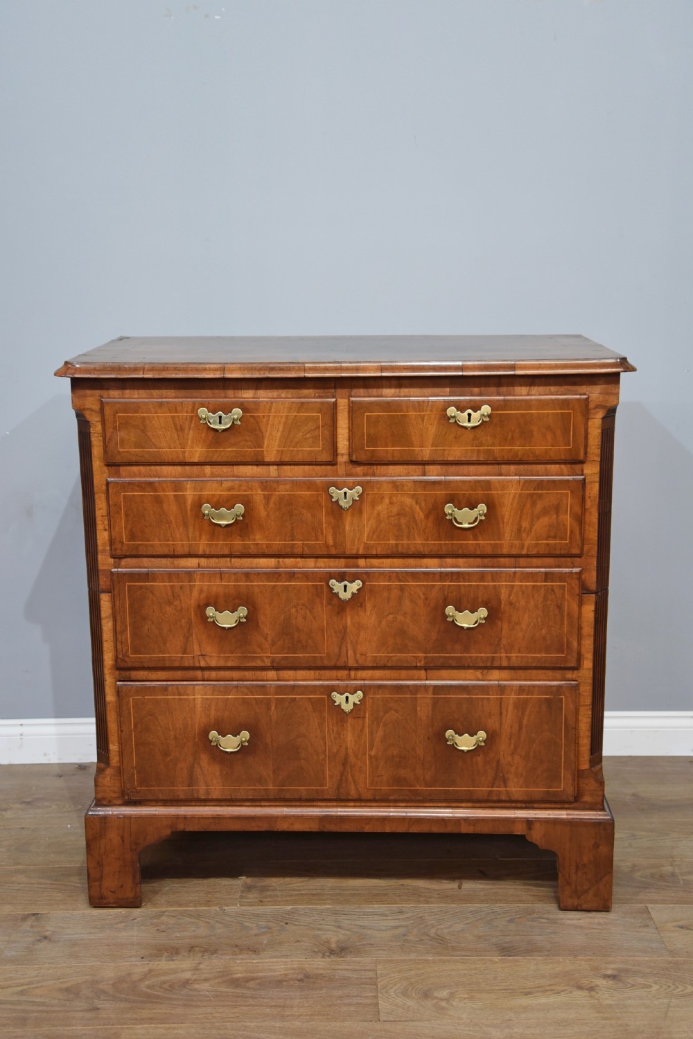 Queen Anne walnut chest of drawers 