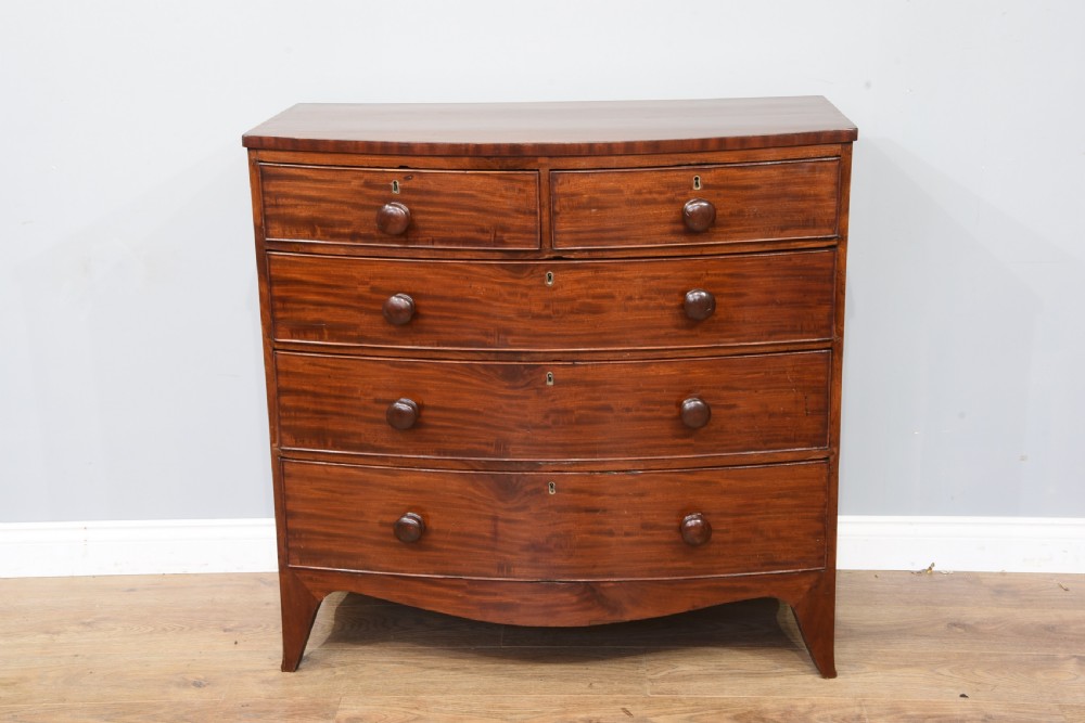 Antique Georgian mahogany bow front chest of drawers 