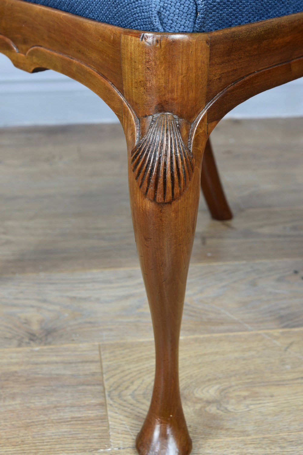Antique set of 19th century Queen Anne style walnut chairs  View VII