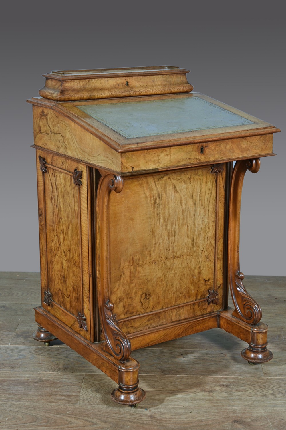 Fine Quality early Victorian walnut Davenport 
