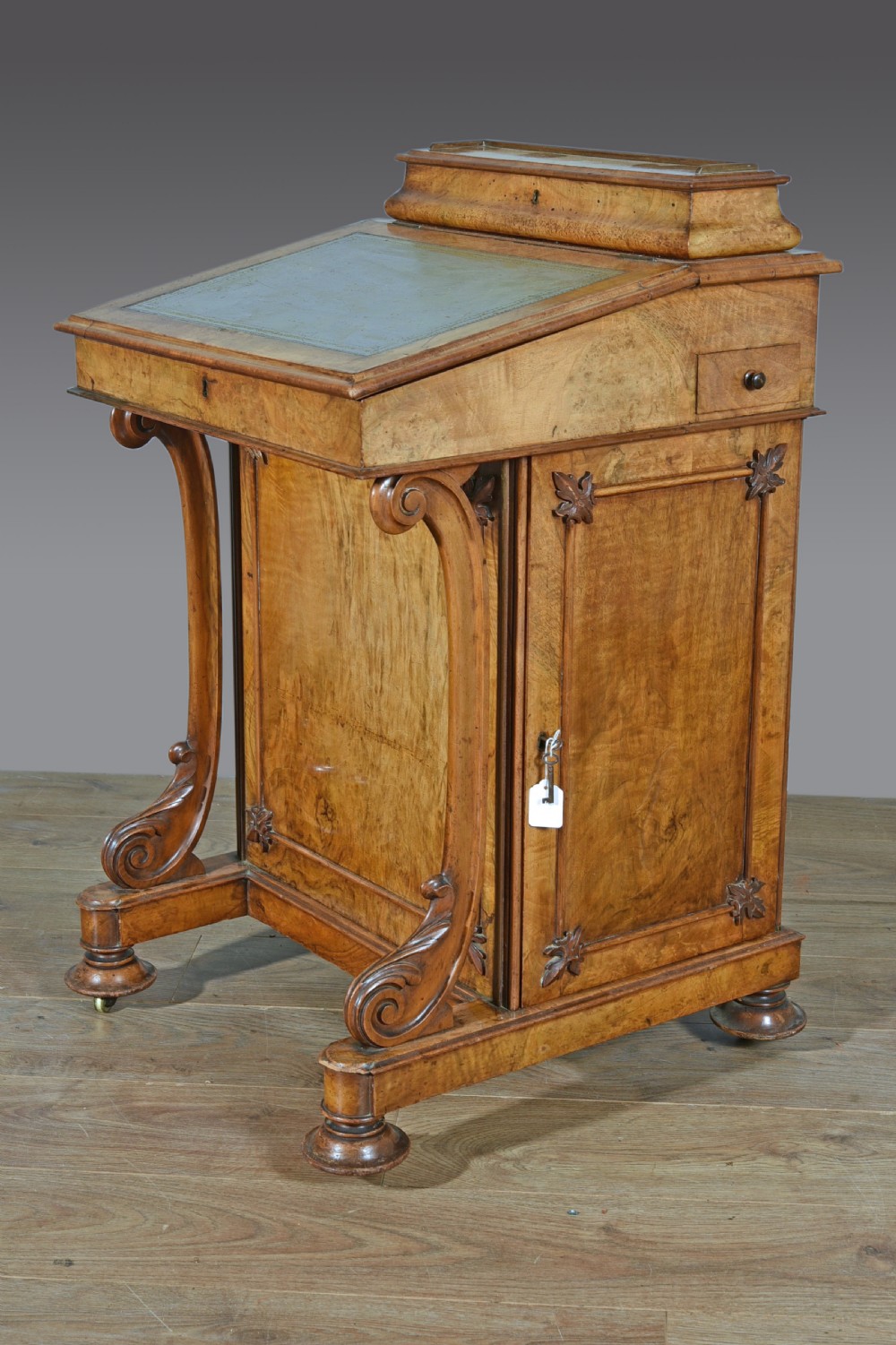 Fine Quality early Victorian walnut Davenport  View III