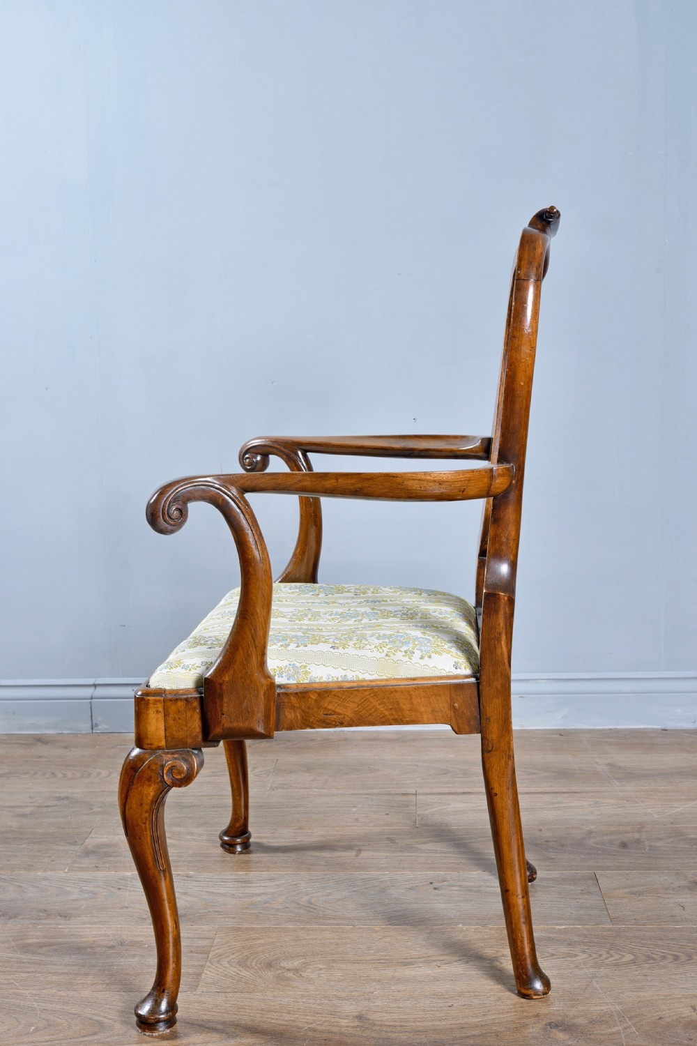 Antique Set of eight walnut queen Anne dining chairs  View III