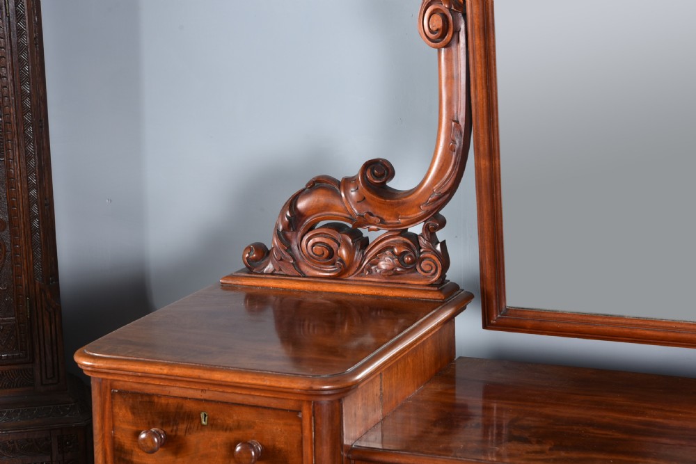 Victorian mahogany pedestal dressing table  View III