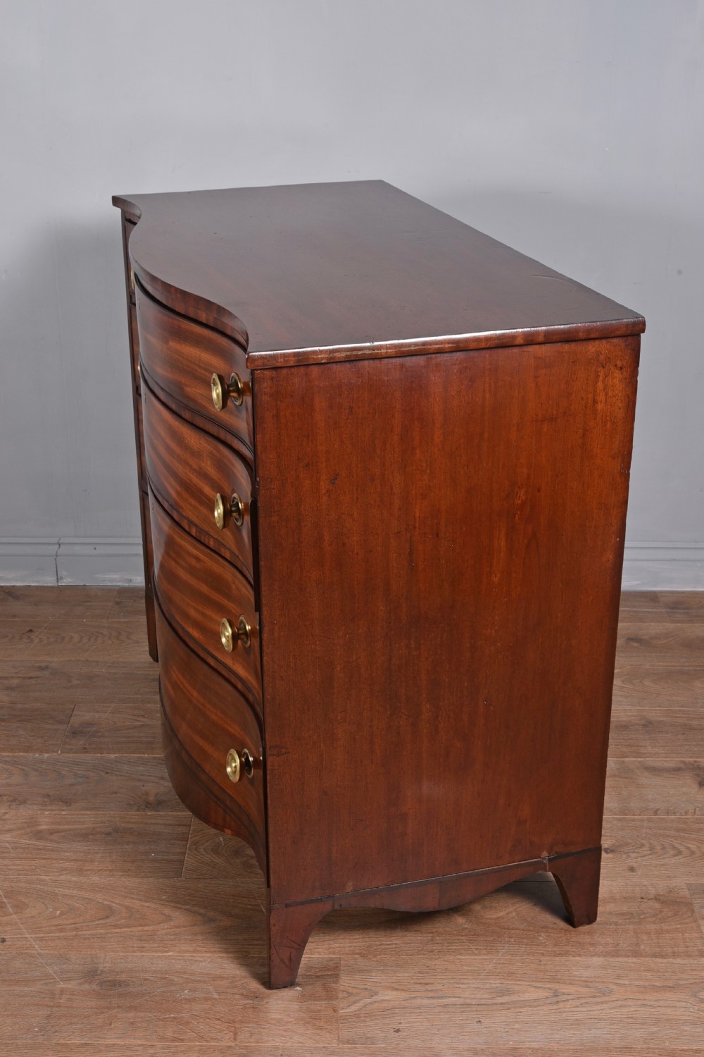 Georgian mahogany serpentine chest of drawers  View IV