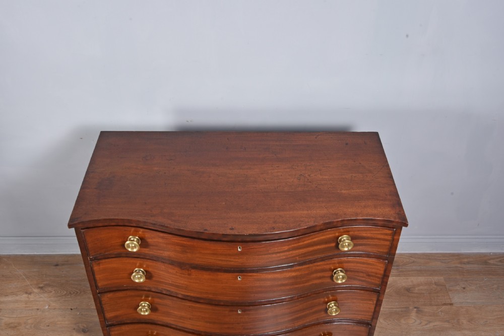 Georgian mahogany serpentine chest of drawers  View VI