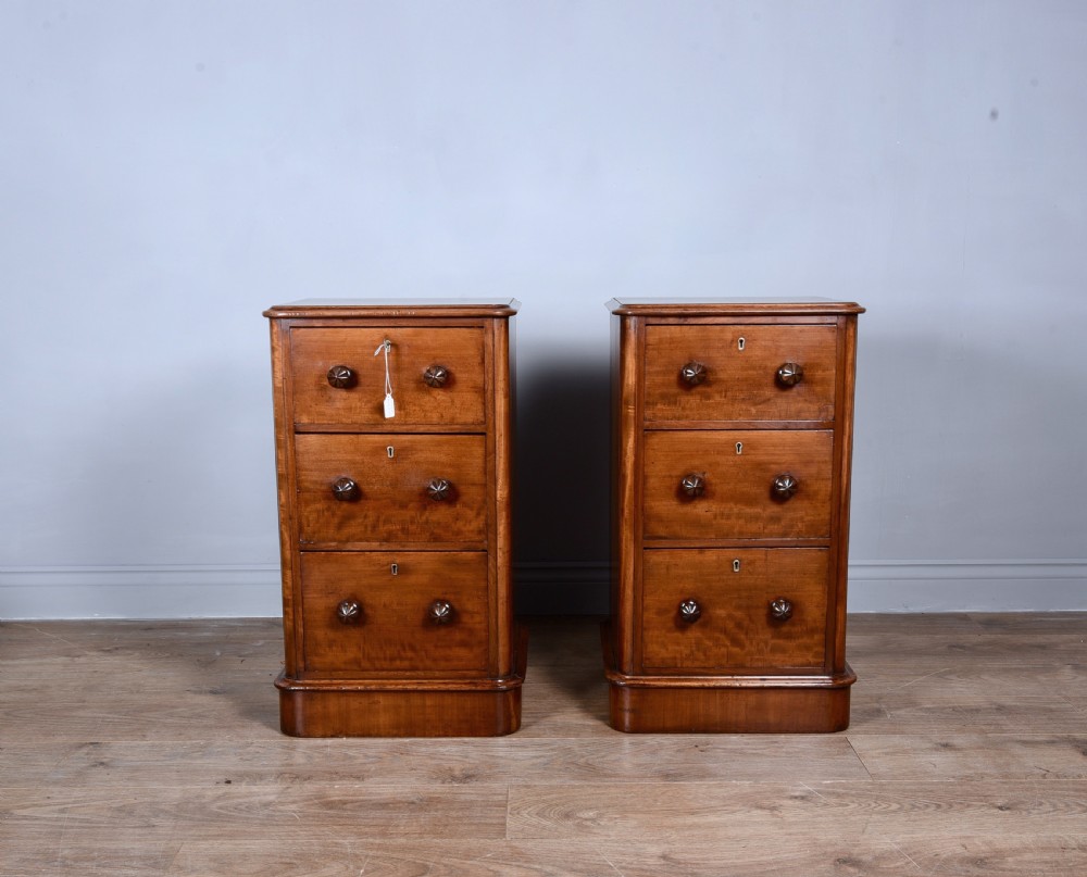 pair of Victorian mahogany bedside chests of drawers 