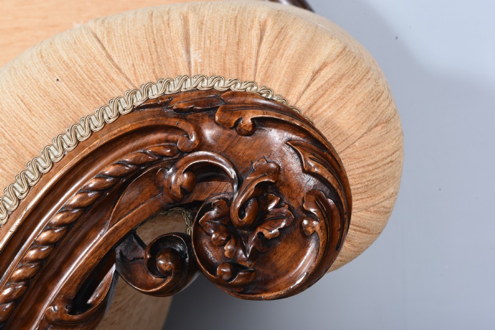 Fine Victorian walnut chaise longue  View VI
