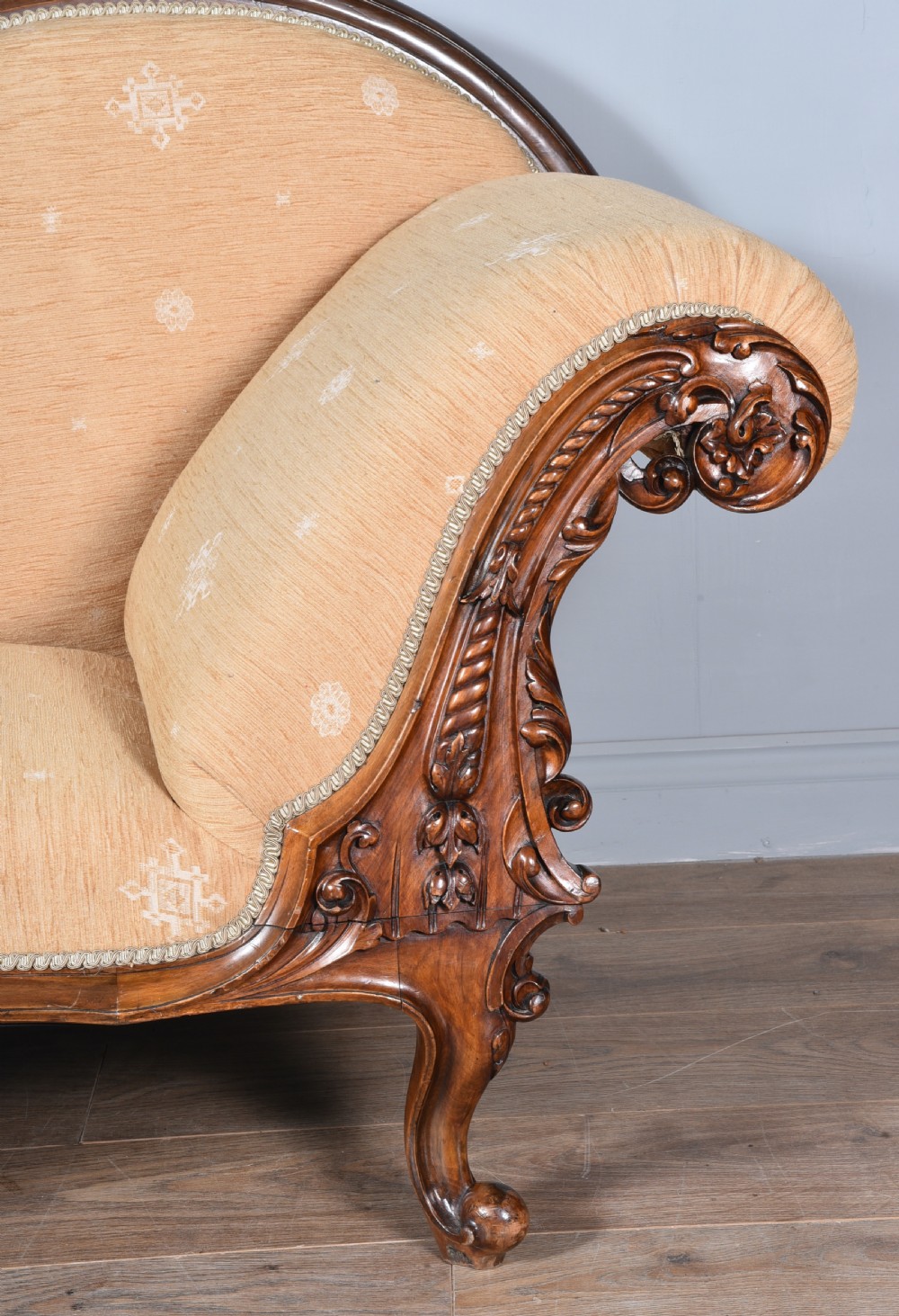 Fine Victorian walnut chaise longue  View VIII