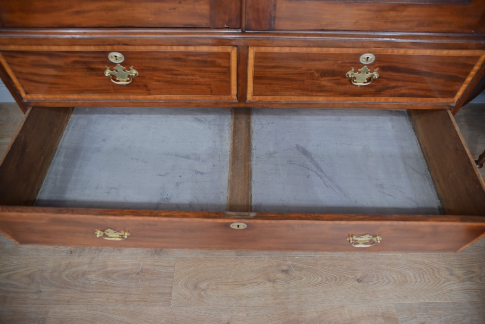 Georgian mahogany gentlemen's linen press  View VI