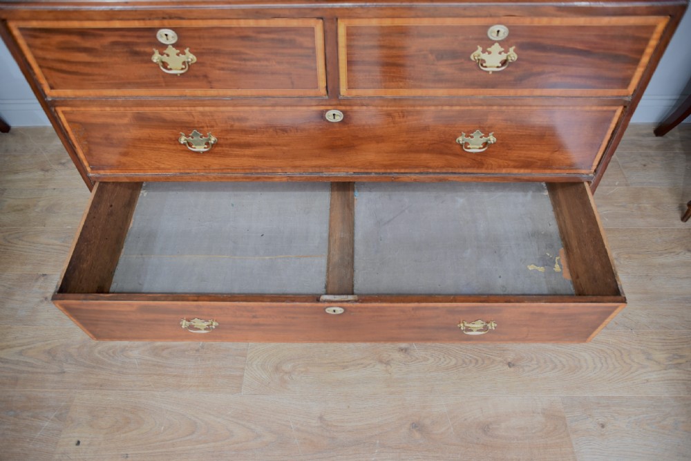 Georgian mahogany gentlemen's linen press  View VII