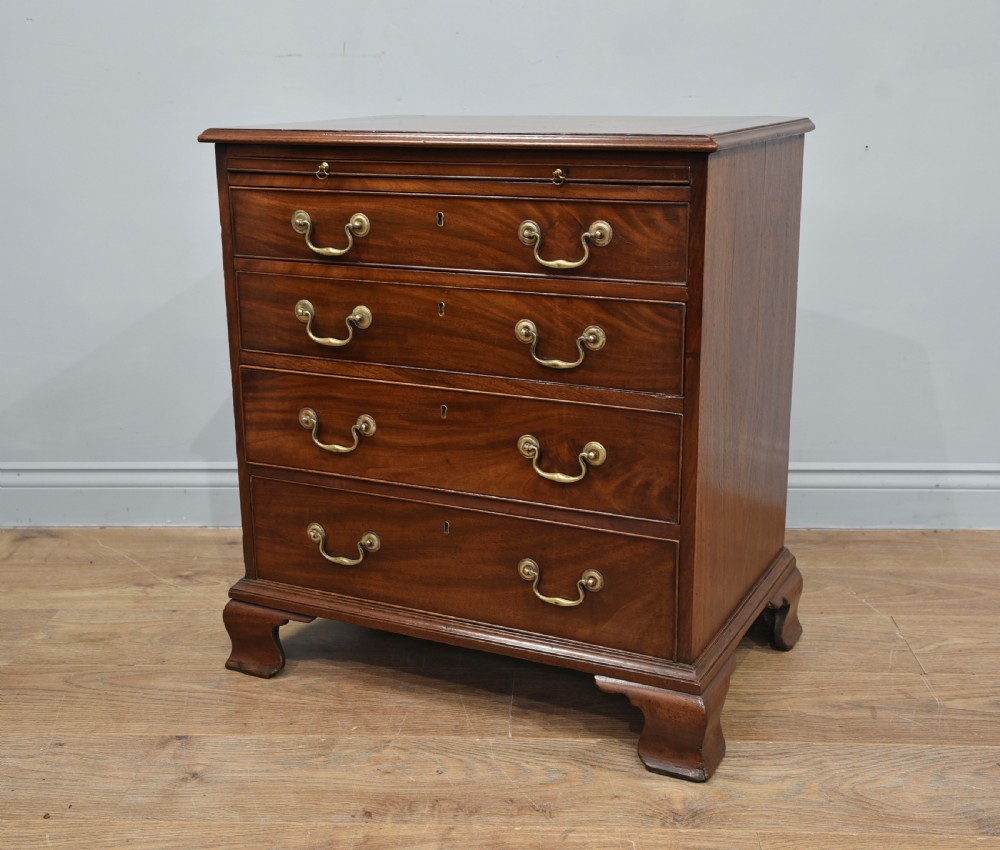 Georgian mahogany bachelors chest of drawers 