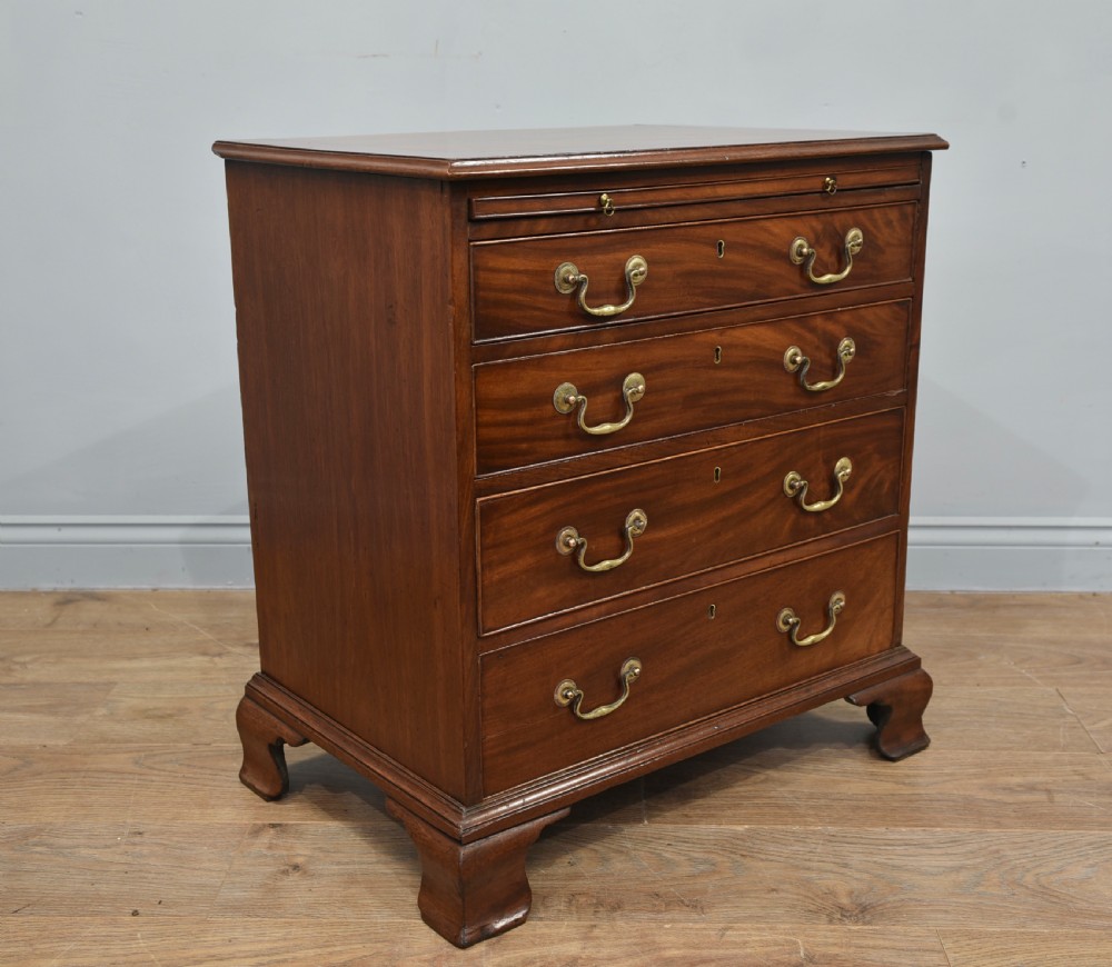 Georgian mahogany bachelors chest of drawers  View II