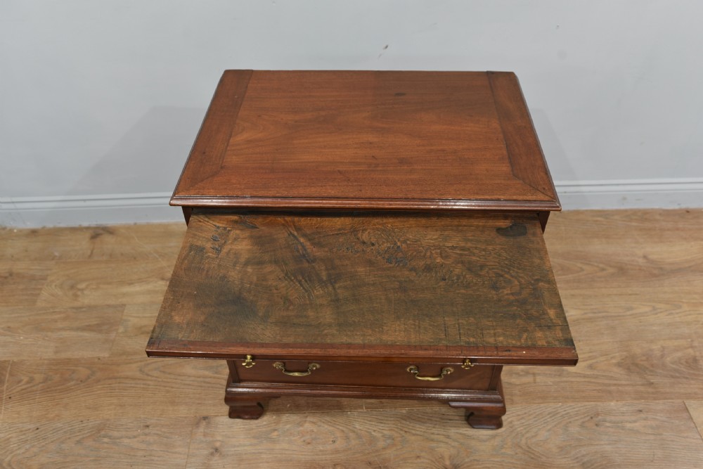 Georgian mahogany bachelors chest of drawers  View IV