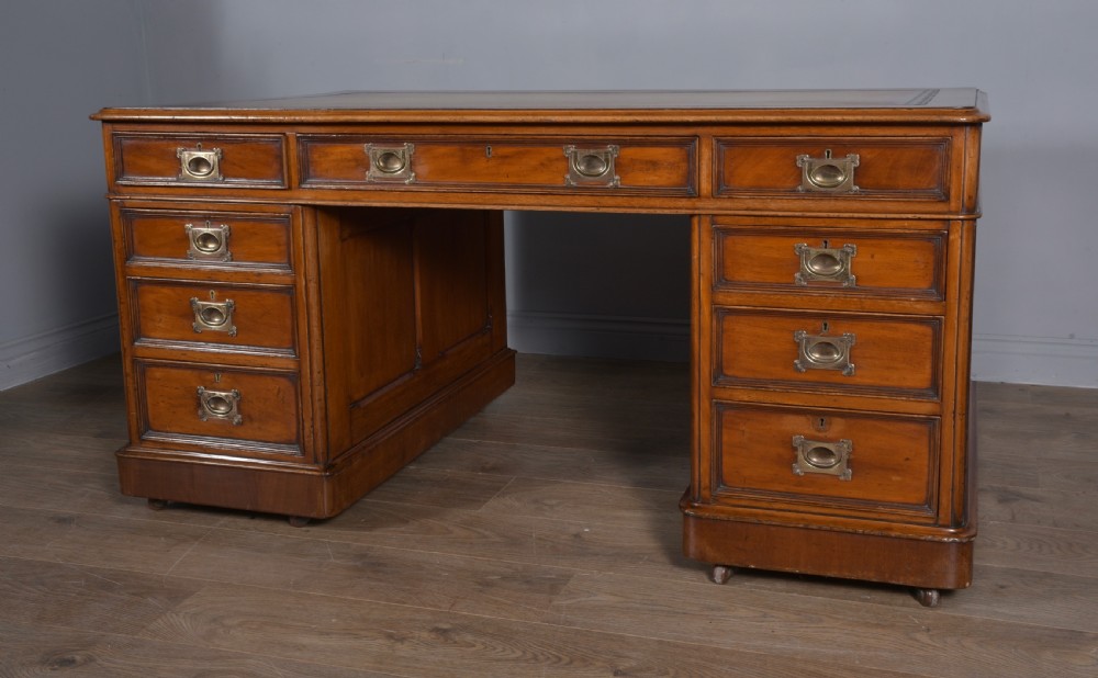 Fine Antique victorian mahogany  pedestal desk 