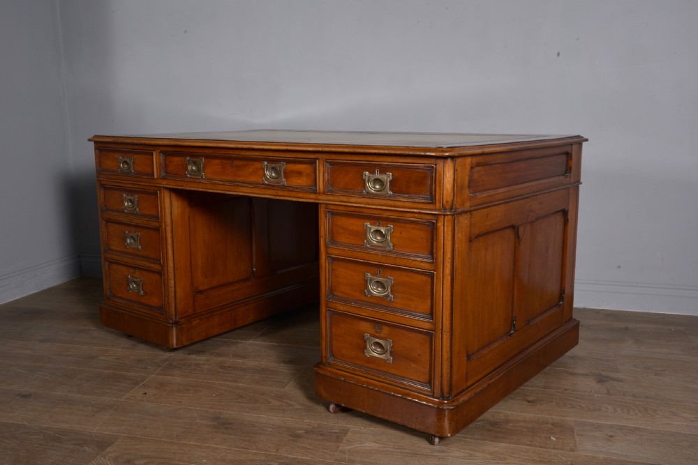 Fine Antique victorian mahogany  pedestal desk  View III