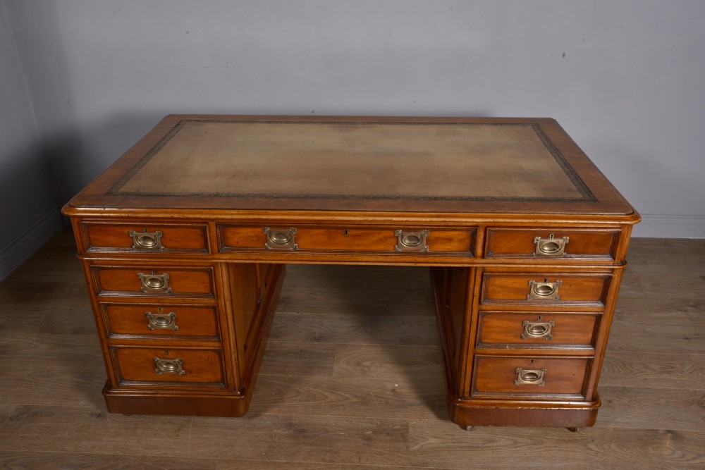 Fine Antique victorian mahogany  pedestal desk  View IV