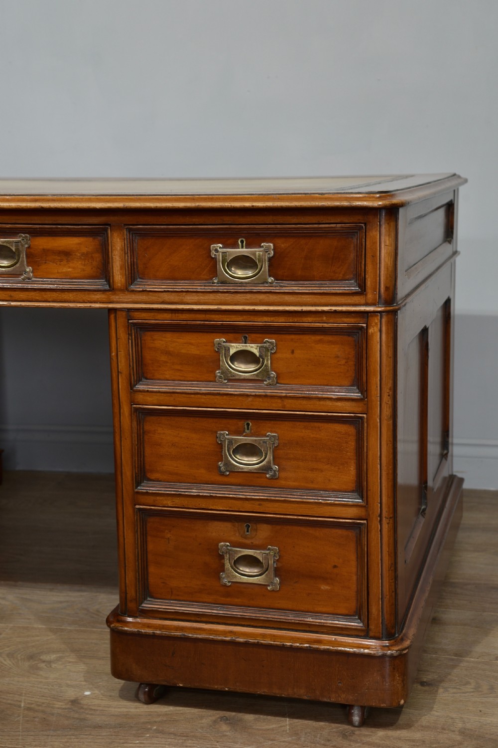 Fine Antique victorian mahogany  pedestal desk  View V