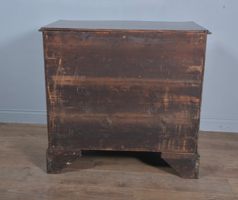 Antique Regency mahogany serpentine chest of drawers  View VII