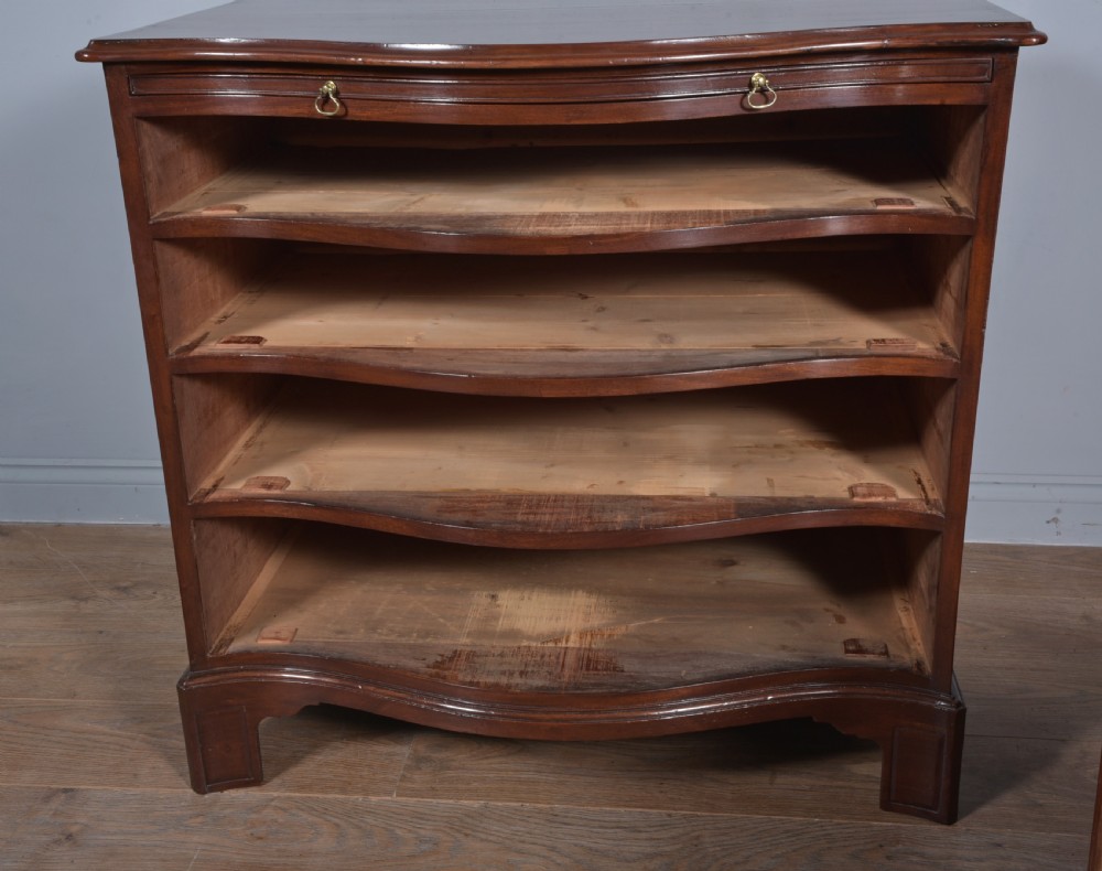 Antique Regency mahogany serpentine chest of drawers  View VIII