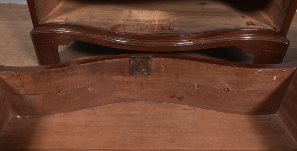 Antique Regency mahogany serpentine chest of drawers  View X